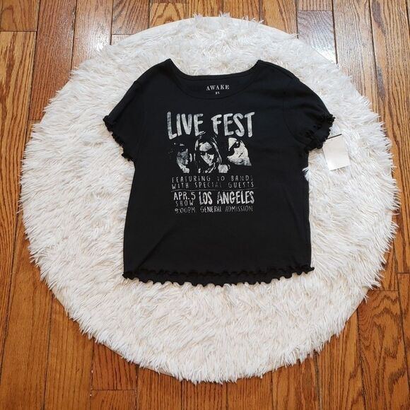 NWT Awake Juniors' Ruffled Sleeve Live Fest Tee - Picture 3 of 5